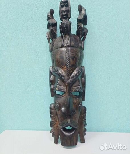 Маски чёрное и красное дерево