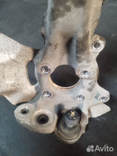 Кулак поворотный передний правый Hyundai Genesis