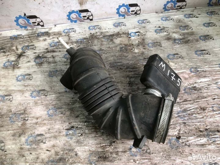 Патрубок корпуса воздушного фильтра передний