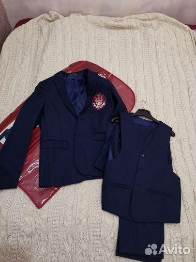 Костюм тройка школьный