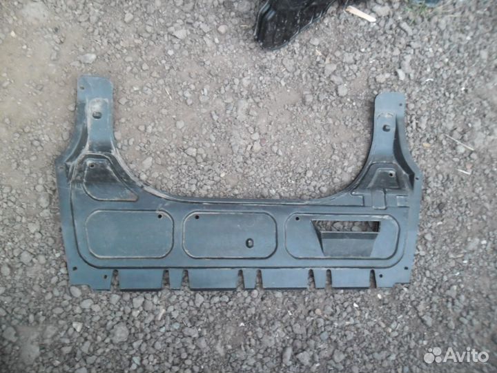 Volkswagen Polo Sedan 5 Пыльник двигателя нижний