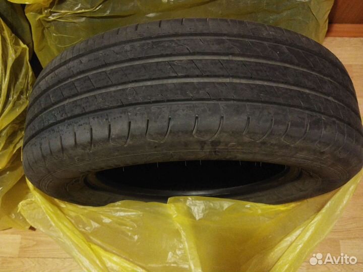 Goodyear EfficientGrip Performance 2 215/65 R16