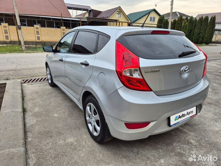 Hyundai Solaris 1.4 AT, 2012, 74 000 км