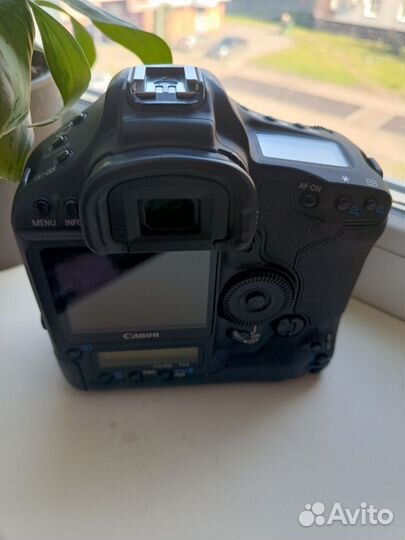 Зеркальный фотоаппарат Canon eos 1D mark III