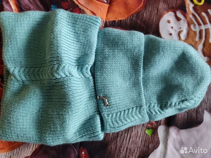 Зимний комплект новый шапка и снуд