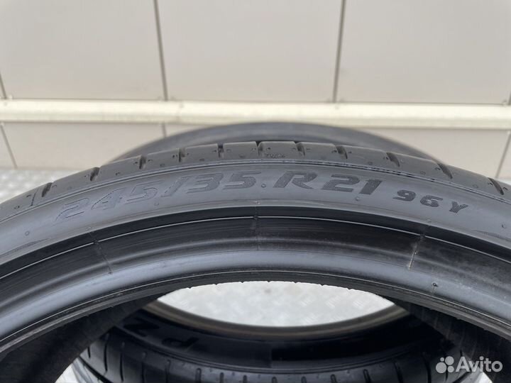 Pirelli P Zero PZ4 245/35 R21