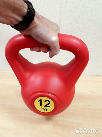 Гиря 12 кг спортивная пластиковая насыпная красная