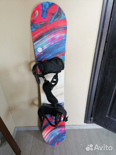 Продаётся сноуборд с креплениями, ботинки, шлем