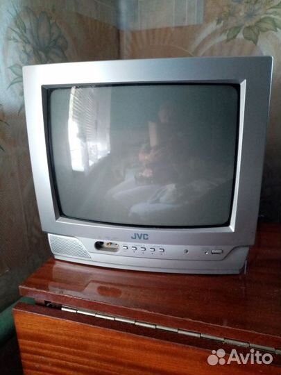 Телевизор бу JVC
