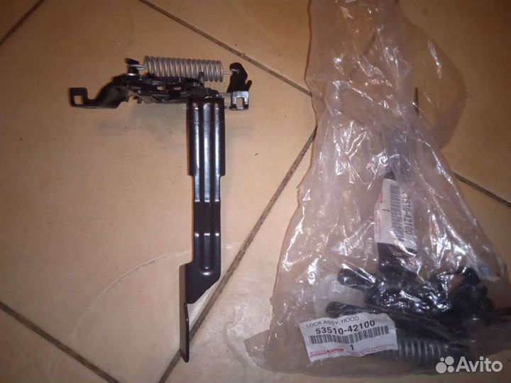 Замок капота Toyota Rav4 40 оригинал, б.у