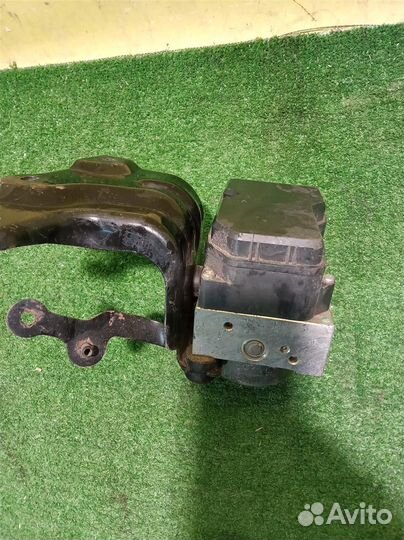 Блок ABS (насос) Toyota Corolla E15 2006