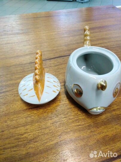 Фарфоровая статуэтка