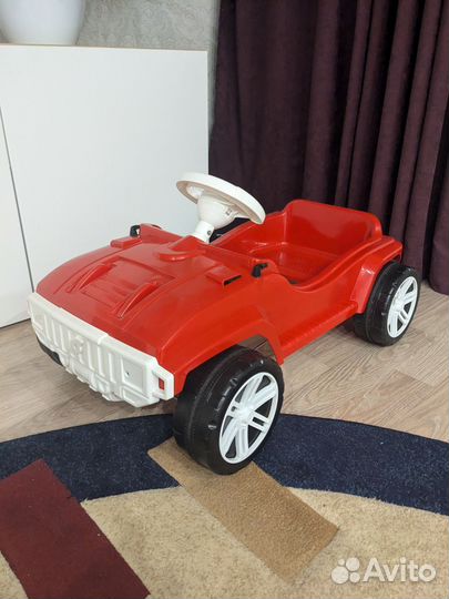 Детская педальная машина