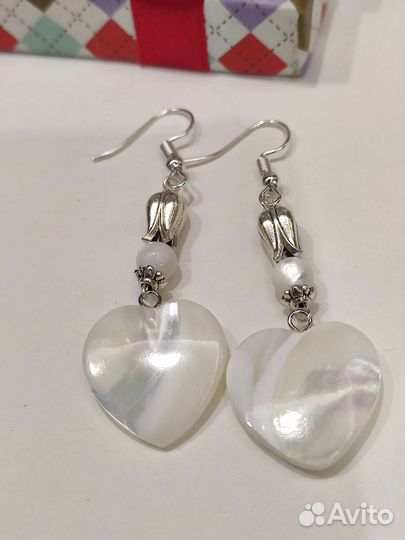 Серьги-сердечки с природным перламутром
