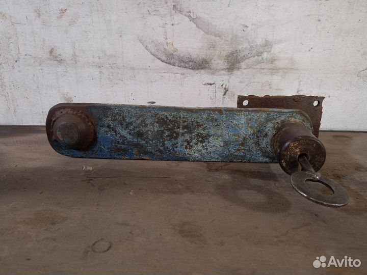 Замок винтовой