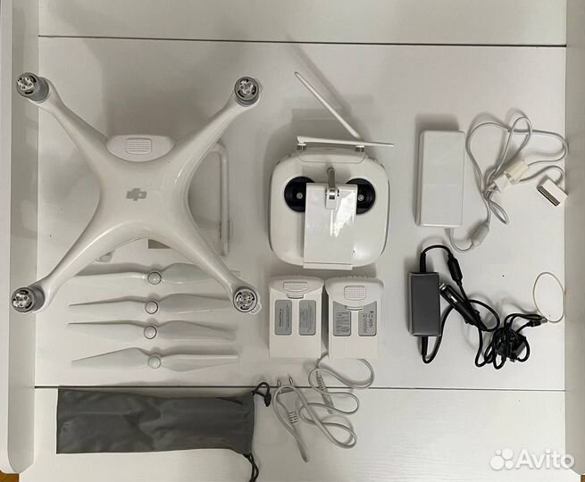 Квадрокоптер DJI Phantom 4