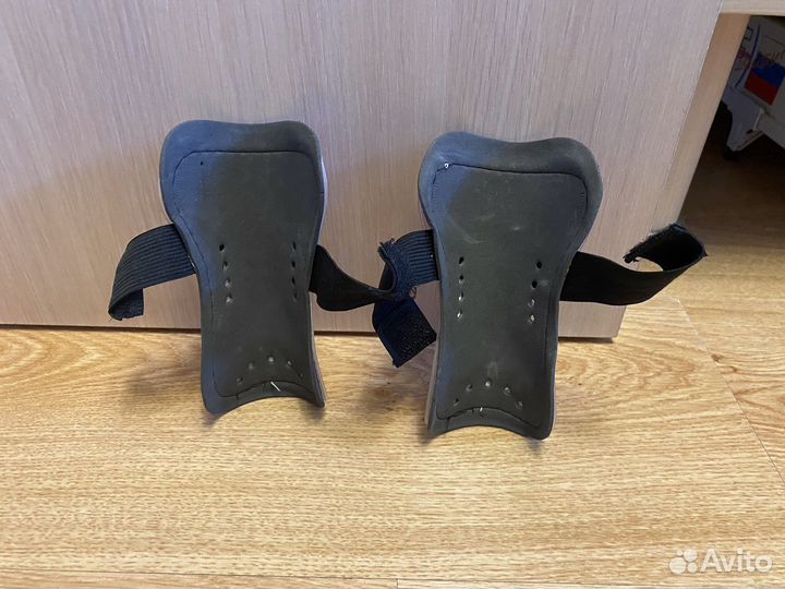 Щитки футбольные детские