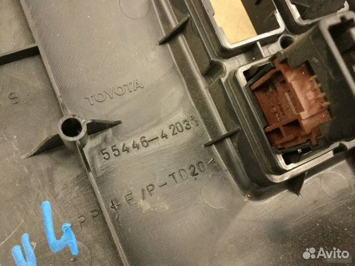 Накладка на торпедо левая Toyota Rav 4 2006-2013