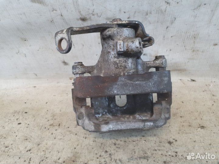 Суппорт задний левый Peugeot 3008 2015