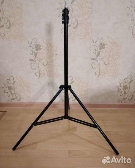 Тринога штатив