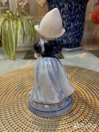 Статуэтка фарфор