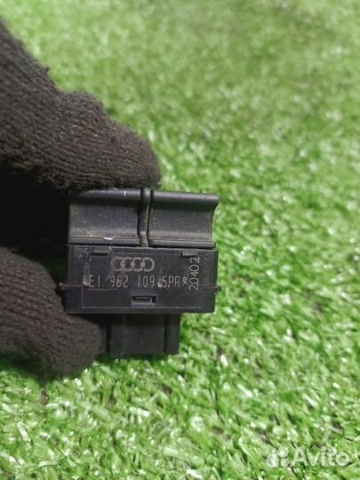 Кнопка Audi A4 B6 седан 1.8 BFB 2002