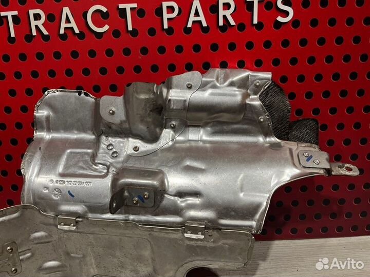 Тепловой экран моторного отсека Mercedes-Benz