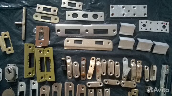 Дверные петли,замки,накладки,ручки,защелки