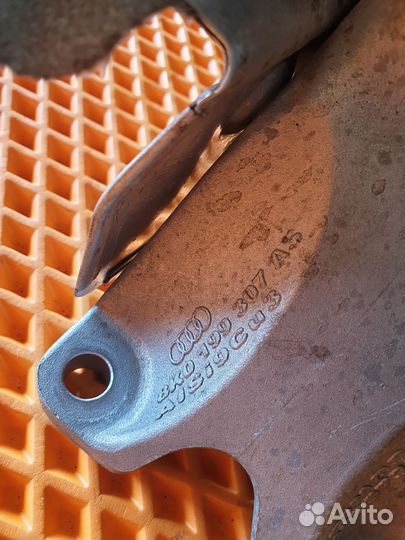 Кронштейн двигателя левый Ауди А5