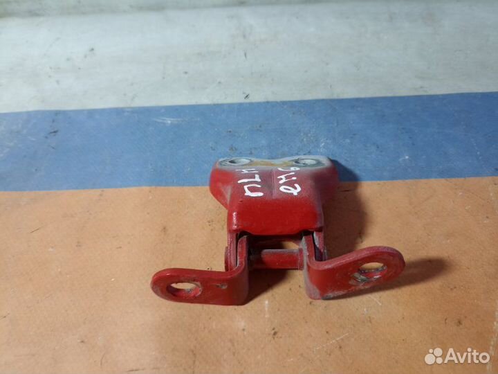 Петля двери передняя левая Geely Emgrand