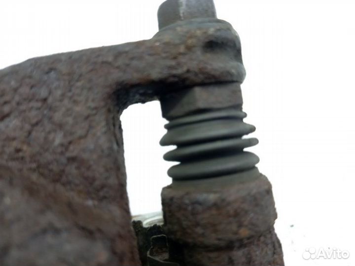 Суппорт передний правый Honda Civic FD1 R18A 2006