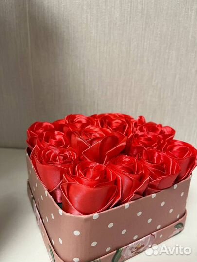 Атласные розы блестящие