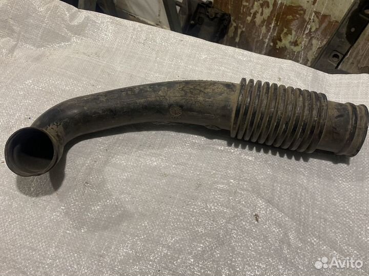 Патрубок воздушного фильтра Ford Focus 2