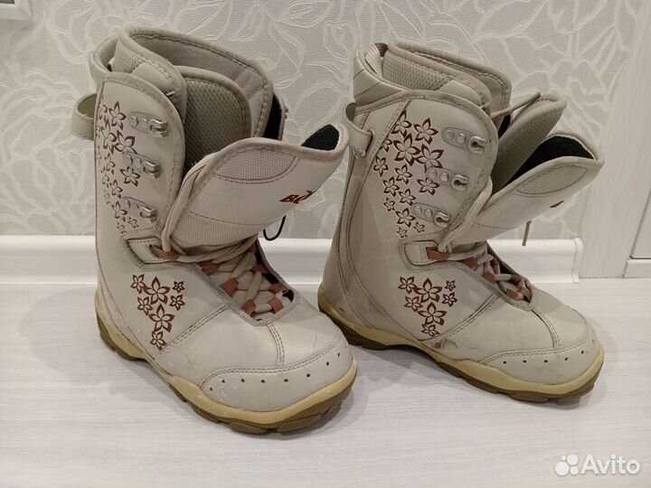 Ботинки сноубордические женские 37.5 Bone
