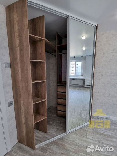 Шкаф купе с зеркалом