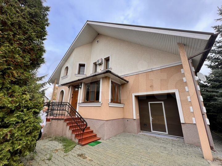 Коттедж 450 м² на участке 15 сот.