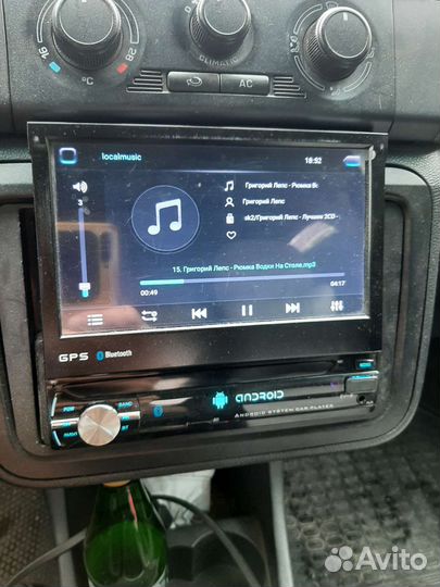 Автомагнитола с выдвижным экраном