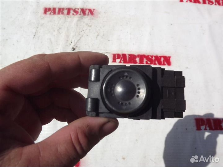 Блок регулировки зеркал Фольксваген Пассат В5