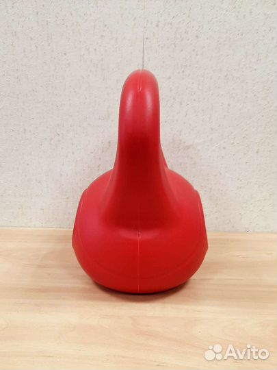 Гиря 12 кг спортивная пластиковая насыпная красная