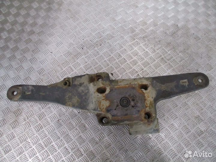 Кронштейн пневморессоры правый Volvo 20704076