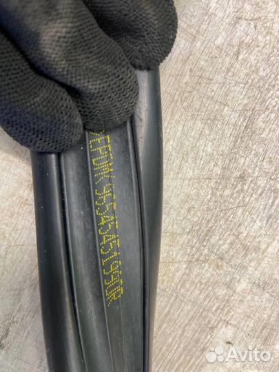 Уплотнитель стекла двери Пежо 206