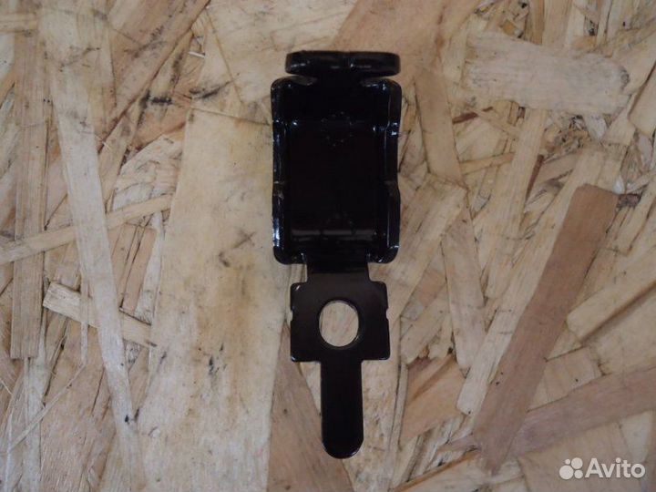 Кронштейн Volkswagen Passat CC cawb 2009