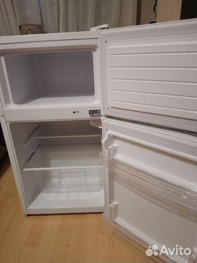 Холодильник с морозильником ginzzu FK-85