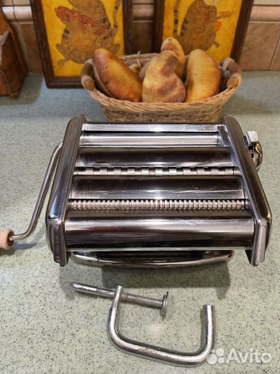 Машинка для раскатки и нарезки теста, лапши