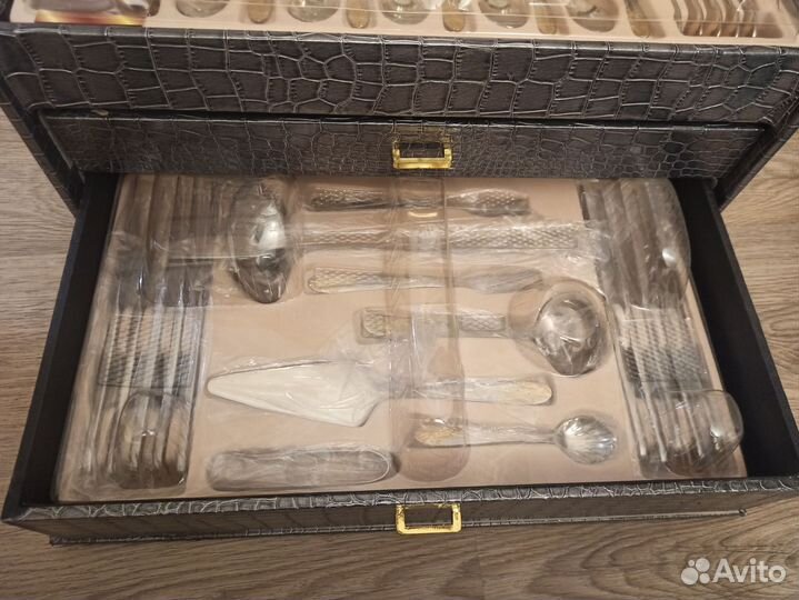 Сундук со столовыми приборами