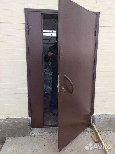 Дверь металлическая двухстворчатая в магазин,склад