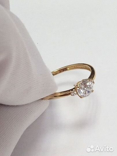 Золотое кольцо с фианитом 16,5р