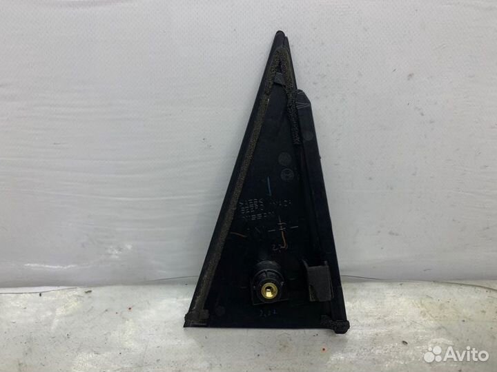 Накладка на дверь задняя правая Infiniti M37 Y51