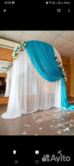 Композиция из искусственных цветов