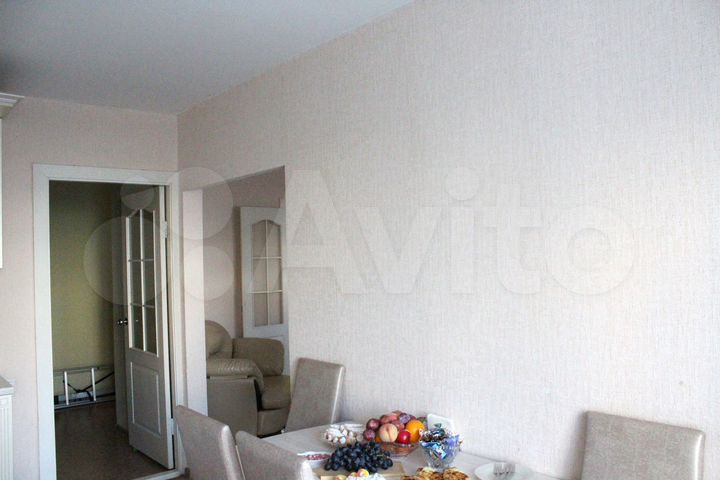 3-к. квартира, 80 м², 1/10 эт.